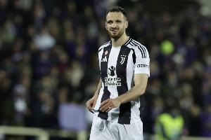 记者:尤文图斯正在与加蒂和麦肯尼接触,以商谈续约事宜